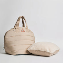 Load image into Gallery viewer, Pet Car Carrier Lola